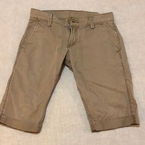 Levi’s 511 khaki shorts